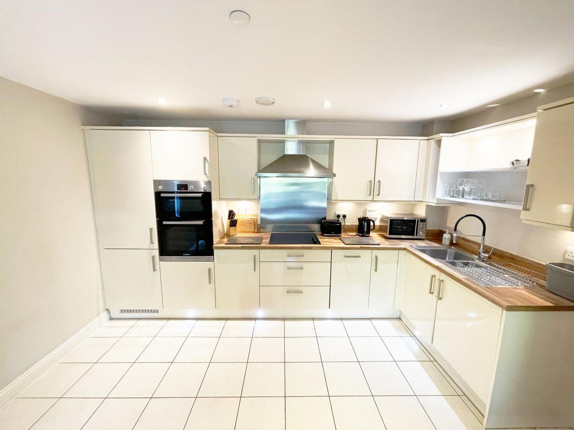 Travaal.om - 2 Bed Serviced Appartement *